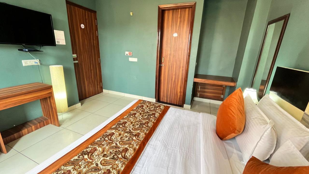 Qotel Hotel Church House Rohini Sector 15 Дели Экстерьер фото
