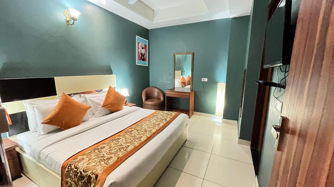 Qotel Hotel Church House Rohini Sector 15 Дели Экстерьер фото