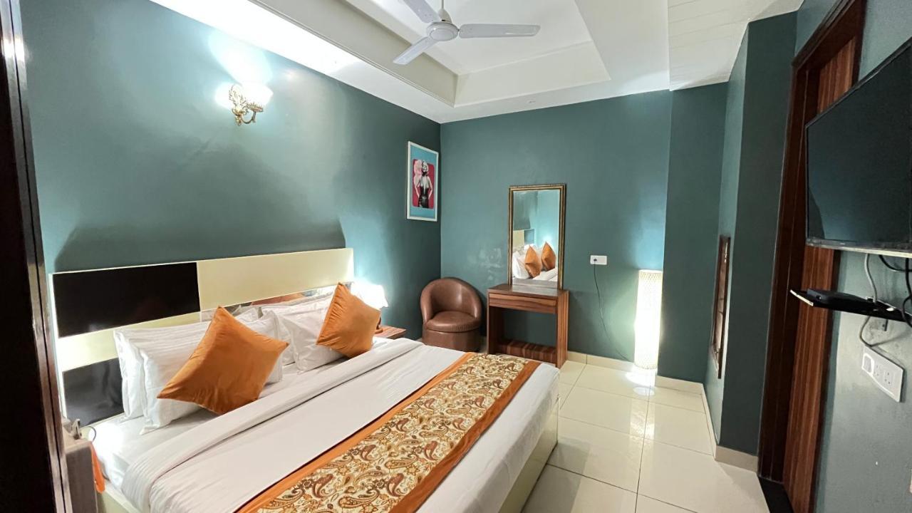 Qotel Hotel Church House Rohini Sector 15 Дели Экстерьер фото