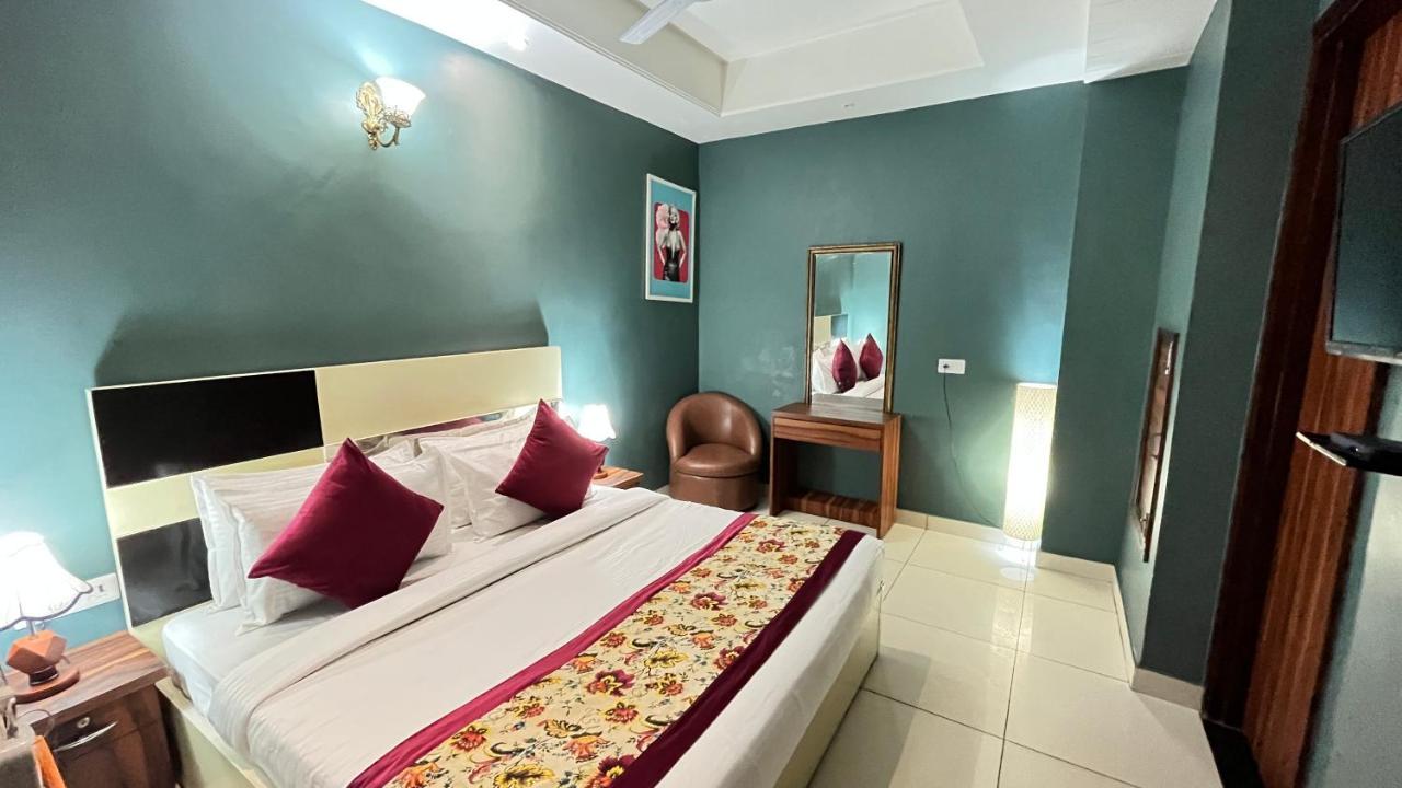 Qotel Hotel Church House Rohini Sector 15 Дели Экстерьер фото