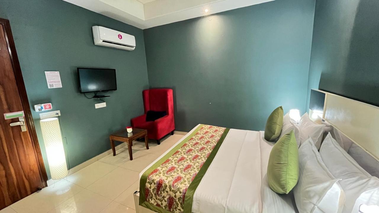 Qotel Hotel Church House Rohini Sector 15 Дели Экстерьер фото